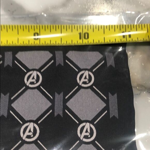 New Marvel Avengers 100% Silk Pocket Square - Picture 2 of 3